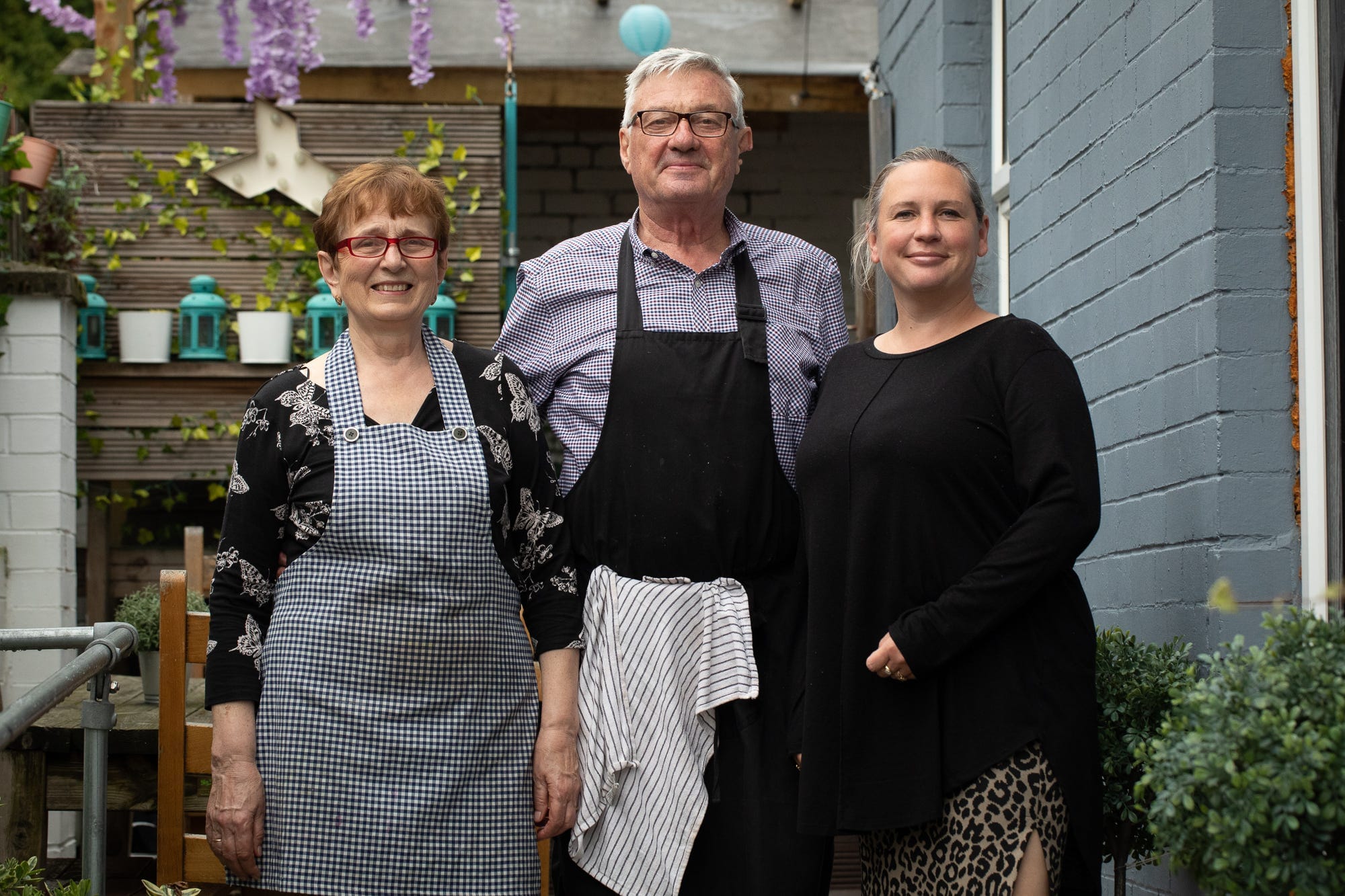 Sunflower-shaped cookies, free English classes and friendly customers at Café Kalyna
