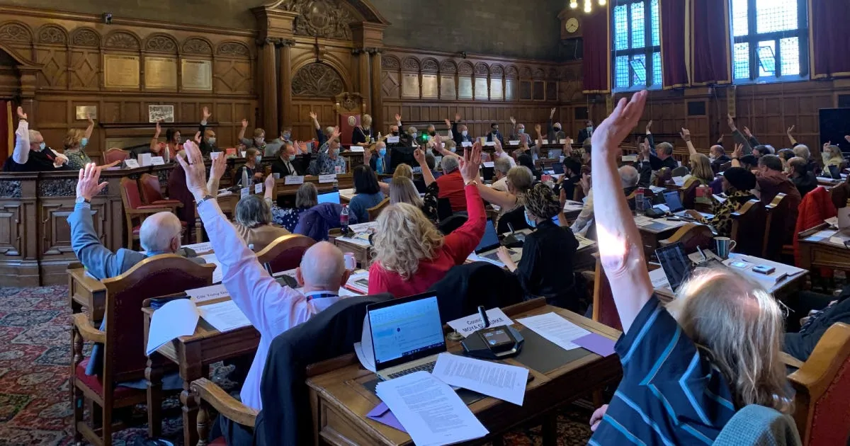 Campaigning in poetry, governing in prose